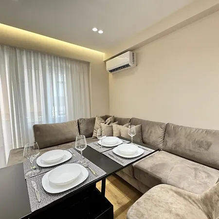 Emm's Central Apartman